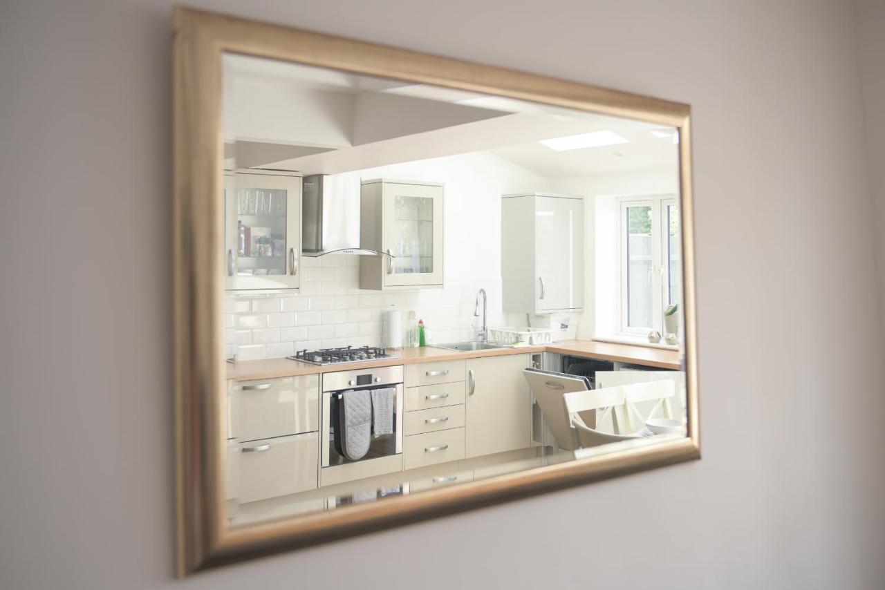 Knollmead House Villa Surbiton Екстериор снимка