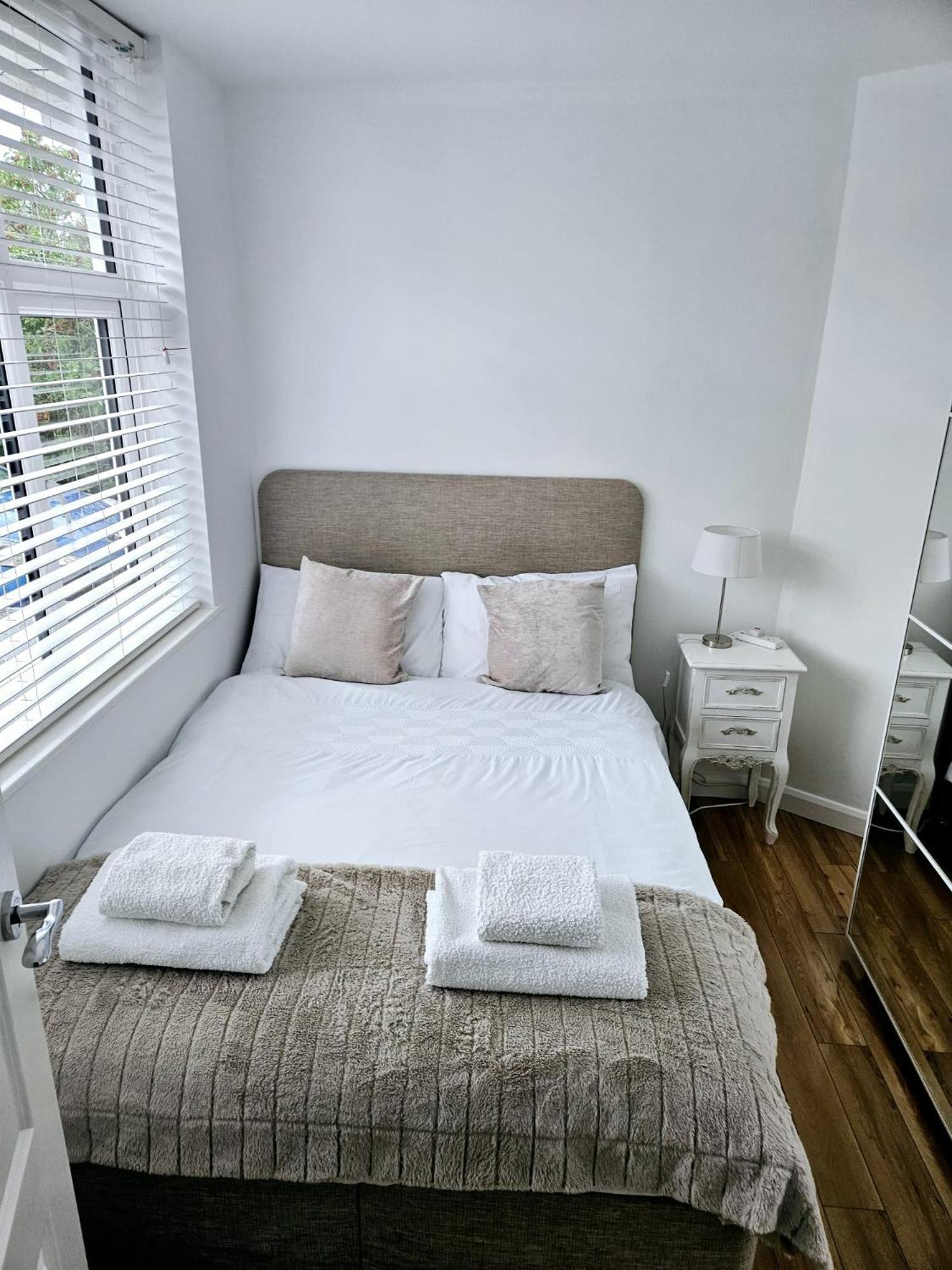 Knollmead House Villa Surbiton Екстериор снимка