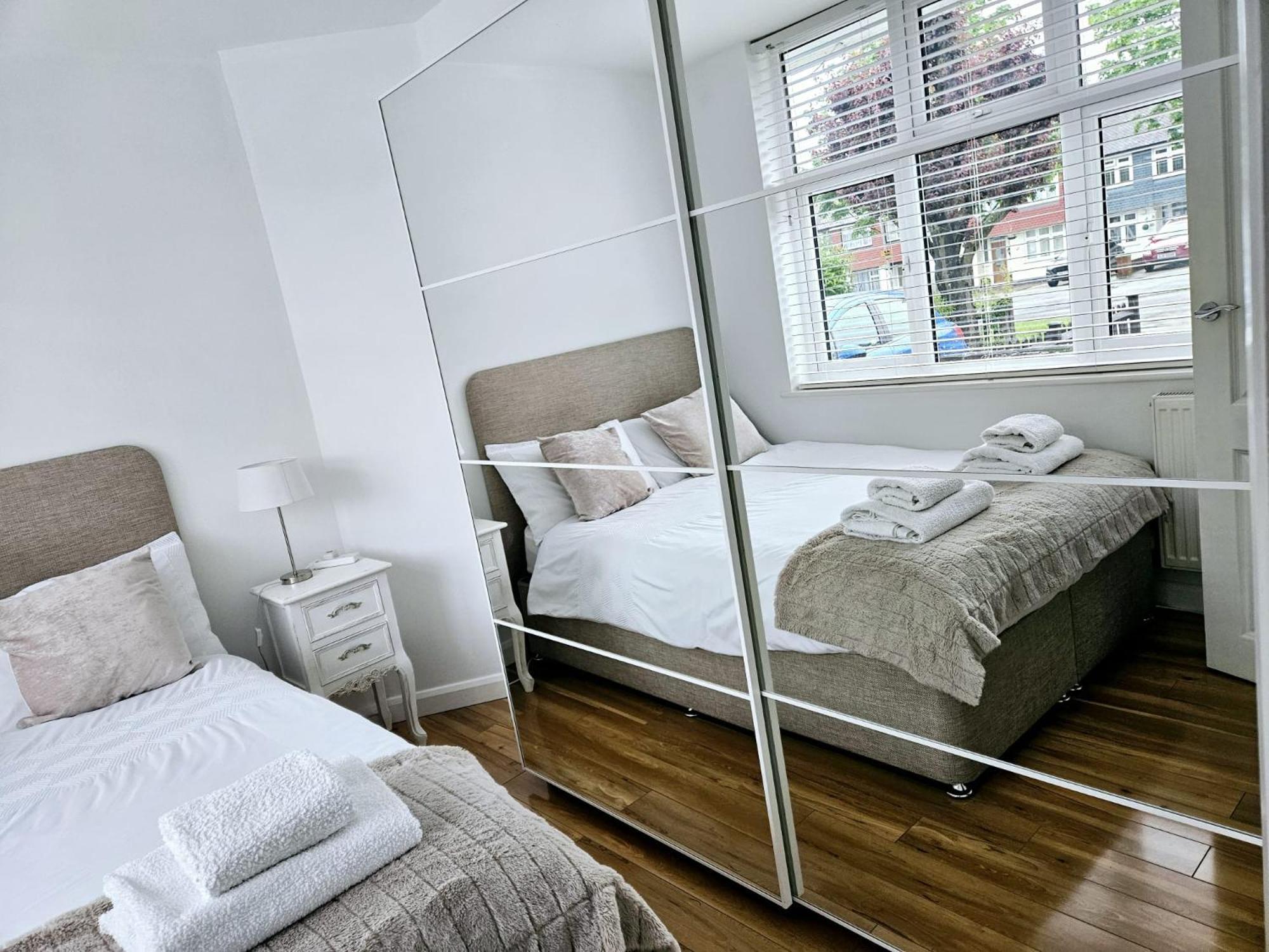 Knollmead House Villa Surbiton Екстериор снимка
